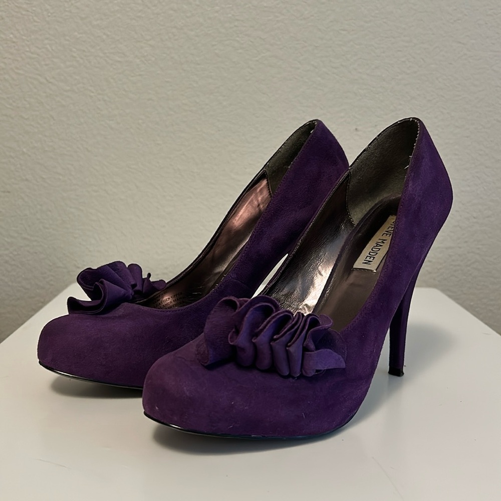 Steve Madden Toppazz Suede Ruffle Pumps